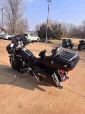 Harley-Davidson® Electra Glide® Ultra Classic™ 2015 FLHTCU BLACK W/ PINSTRIPE thumb 1