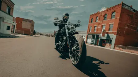 Comparing Muscle and Style as the 2025 Harley-Davidson® Breakout® Meets Its Rival in Bentonville