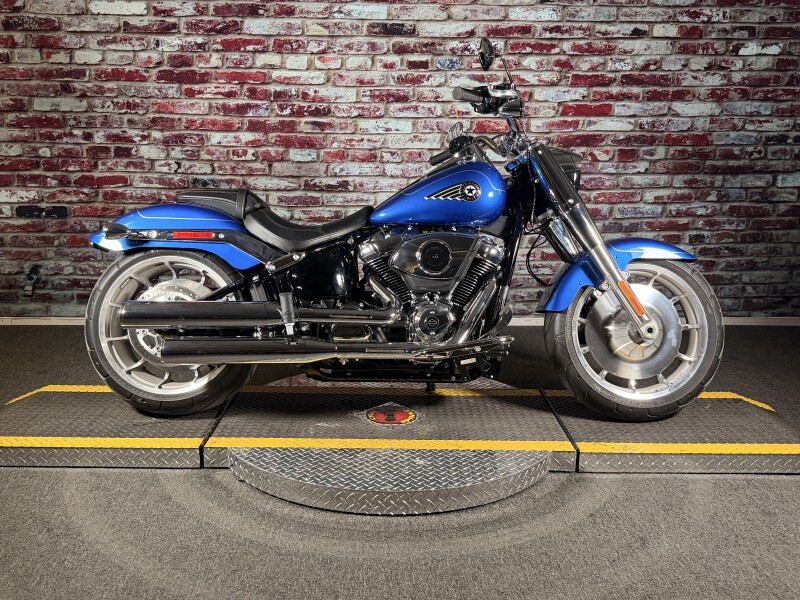 Harley-Davidson® Fat Boy® 2025 FLFB BLUE BURST W/ PINSTRIPE