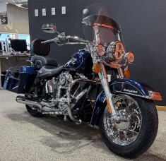 2013 Harley-Davidson® Heritage Softail® Classic BIG BLUE PEARL W/ PINSTRIPE thumb 3