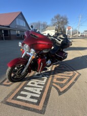 2023 Harley-Davidson® Ultra Limited Heirloom Red Fade thumb 3