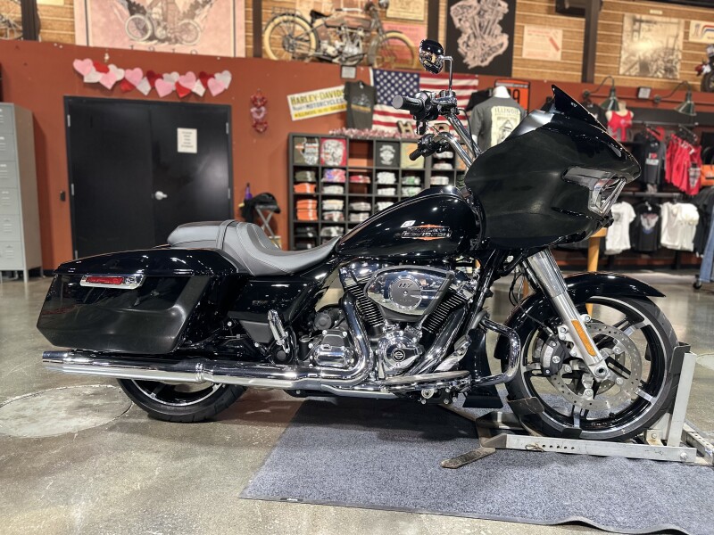 Harley-Davidson® Road Glide™ 2025 FLTRX VIVID BLACK