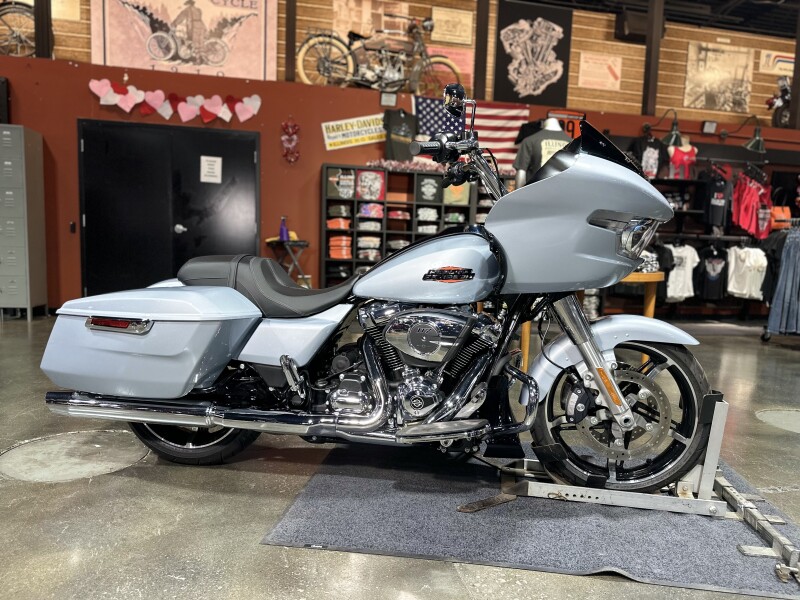 Harley-Davidson® Road Glide™ 2025 FLTRX ATLAS SLV MTLIC