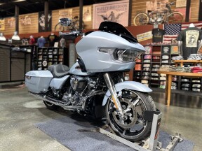Harley-Davidson® Road Glide™ 2025 FLTRX ATLAS SLV MTLIC thumb 2