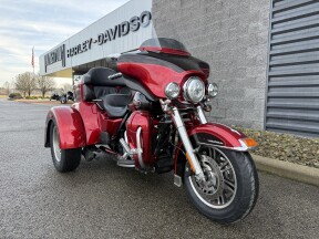2012 Harley-Davidson® Tri Glide® Ultra Classic FLHTCUTG  thumb 1