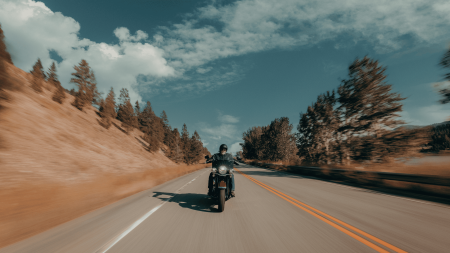 Wind Protection and Saddlebags Define the 2025 Harley-Davidson® Heritage Classic for Lutz Riders