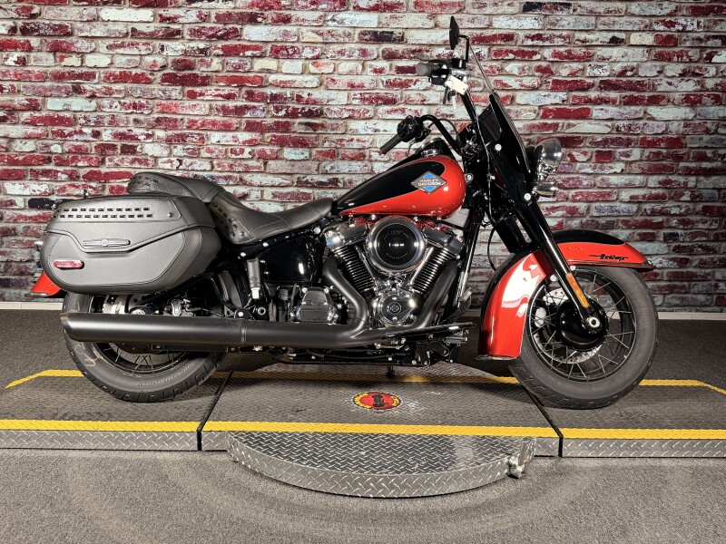 Harley-Davidson® Heritage Classic 2025 FLHC WHISKEY FIRE/BLK