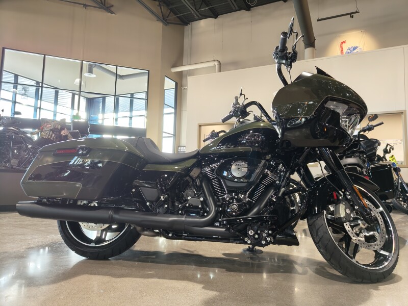 2026 Harley-Davidson® Road Glide® Olive Steel Metallic / Vivid Black - Black
