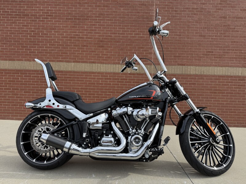 2023 Harley-Davidson® Breakout® Vivid Black