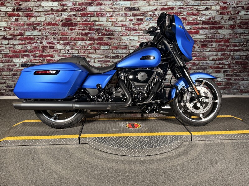 Harley-Davidson® Street Glide® 2026 FLHX AURORA BLUE DNM