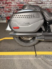 Harley-Davidson® Heritage Classic 114 2024 FLHCS ATLAS SLV MTLIC thumb 1