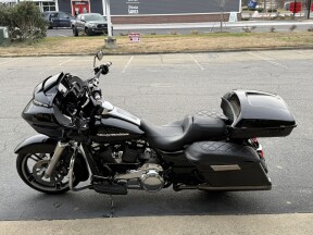 2017 Harley-Davidson<sup>®</sup> Road Glide® Special Vivid Black thumb 1