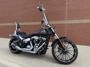 2023 Harley-Davidson® Breakout® Vivid Black thumb 3