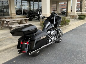 2017 Harley-Davidson<sup>®</sup> Road Glide® Special Vivid Black thumb 3