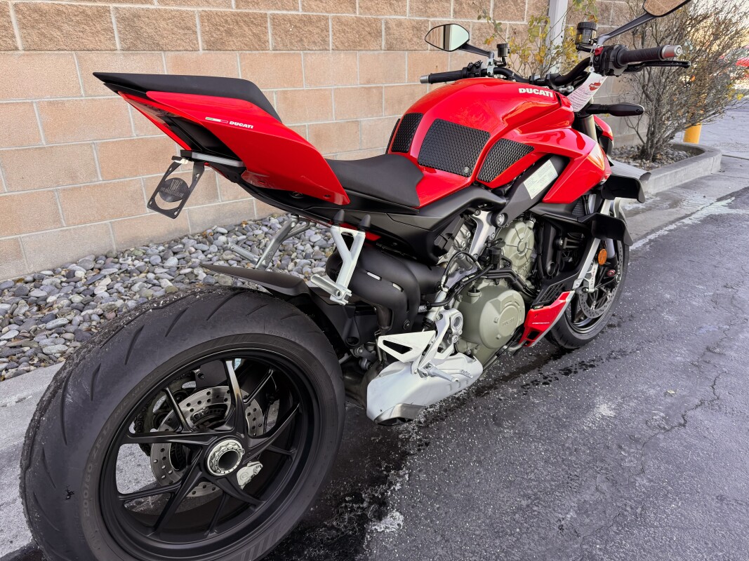 2022 Ducati Streetfighter V4, photo 2