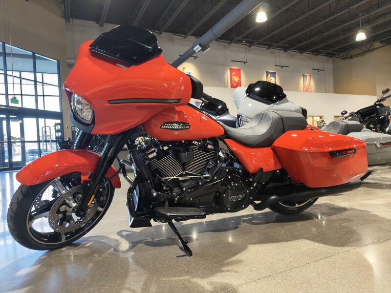 2026 Harley-Davidson® Street Glide® Blood Orange - Black
