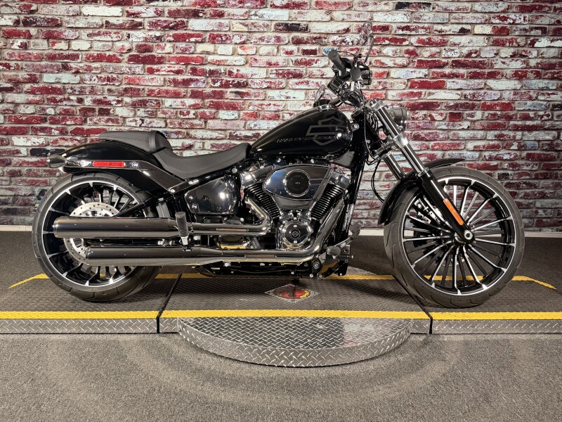 Harley-Davidson® Breakout™ 2025 FXBR VIVID BLACK
