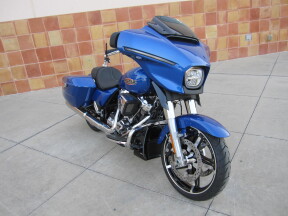 2025 Harley-Davidson® Street Glide® Blue Burst thumb 3