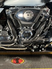 Harley-Davidson® Road Glide™ 2025 FLTRX ATLAS SILVER thumb 3