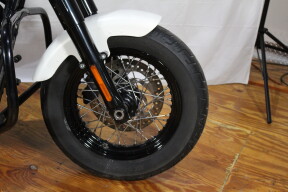 FLSL 2019 Softail Slim® thumb 1