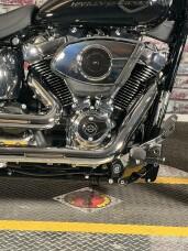 Harley-Davidson® Breakout™ 2025 FXBR VIVID BLACK thumb 3
