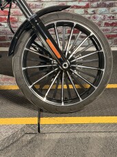 Harley-Davidson® Breakout™ 2025 FXBR VIVID BLACK thumb 2