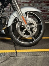 Harley-Davidson® Road Glide™ 2025 FLTRX ATLAS SILVER thumb 2