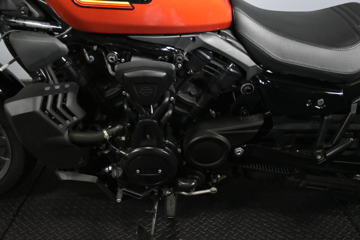 2025 Harley-Davidson® Nightster™ Special RH975S, photo 13