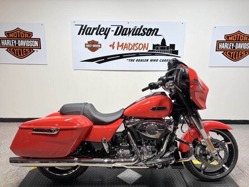 2026 FLHX Harley-Davidson® Street Glide® Blood Orange - Chrome