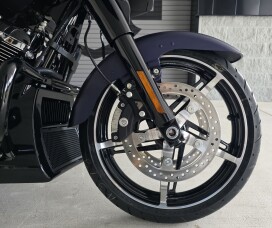2025 Harley-Davidson® Street Glide® thumb 2