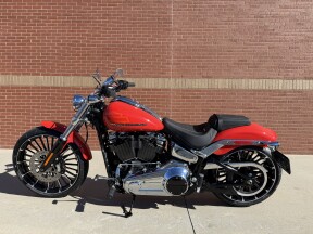 2026 Harley-Davidson® Breakout® Blood Orange Chrome Trim thumb 0