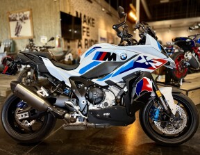 2026 BMW Motorrad M 1000 XR Light White/M Motorsport thumb 3