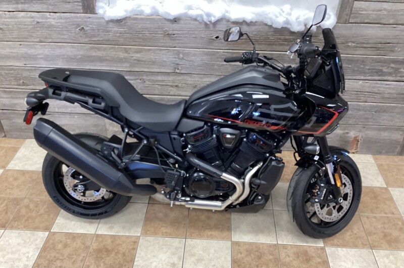 2026 Harley-Davidson® Pan America® 1250 ST Vivid Black - Black