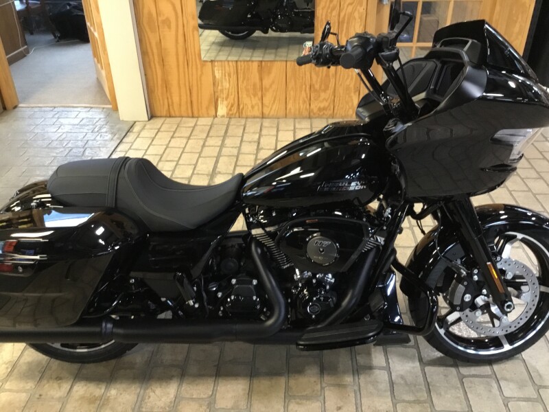 2026 Harley-Davidson® Road Glide® Vivid Black - Black