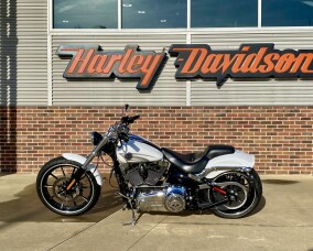 2016 Harley-Davidson® Breakout® Crushed Ice Pearl thumb 2