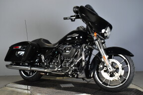 2023 Harley-Davidson® Street Glide® FLHX thumb 2