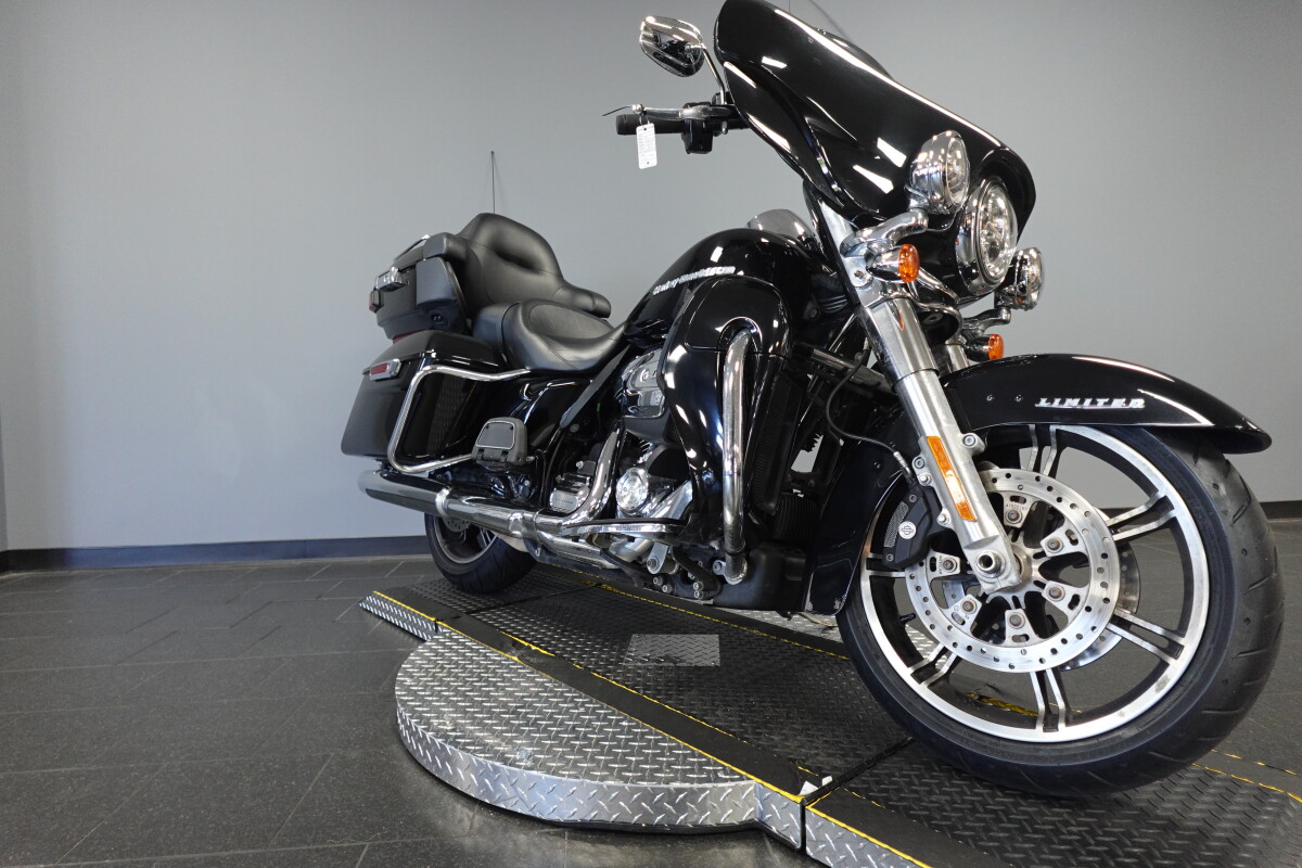 2020 Harley-Davidson® Ultra Limited FLHTK, photo 2