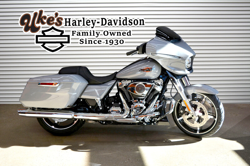 2026 Harley-Davidson® Street Glide® Dark Billiard Gray Chrome Trim