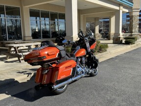 2022 Harley-Davidson® CVO™ Road Glide® Limited Wicked Orange Pearl thumb 2