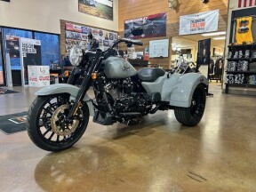 2025 Harley-Davidson® Freewheeler®  thumb 1