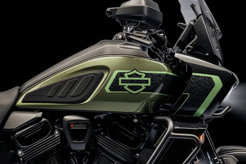 NEW Paint, Graphics + Badging