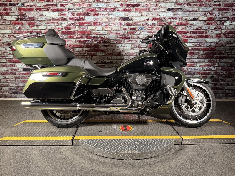 Harley-Davidson® Street Glide Limited 2026 FLHXL OLIV STL MTL/BLK W/ PINSTRI