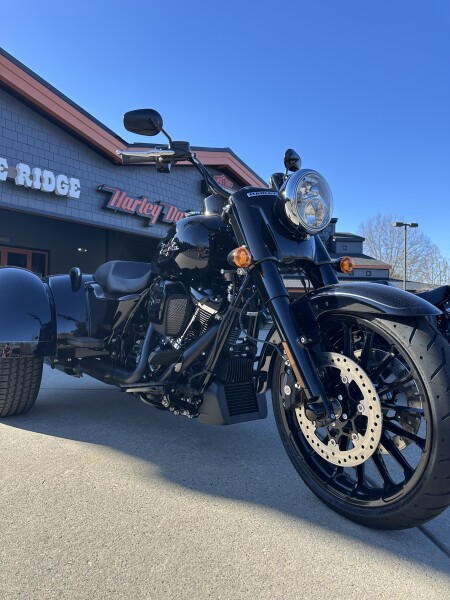2025 Harley-Davidson® Freewheeler® Vivid Black