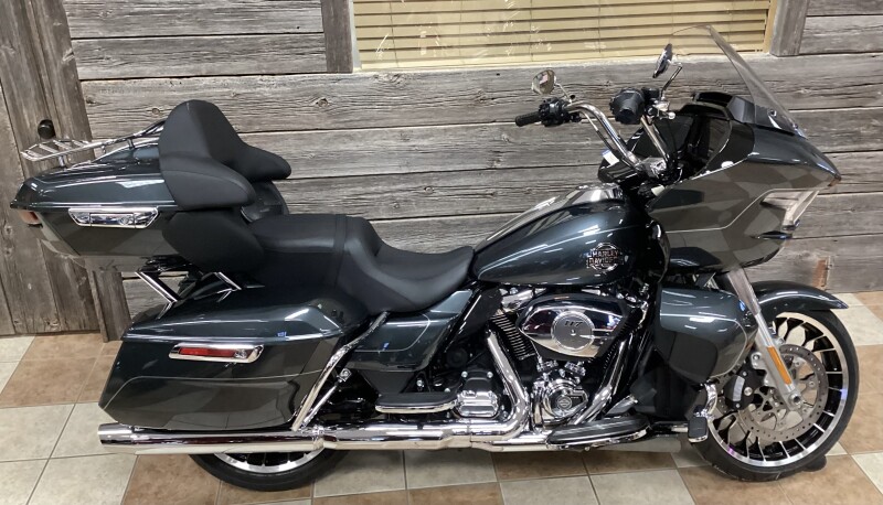 2026 Harley-Davidson® Road Glide Limited Iron Horse Metallic Chrome Trim