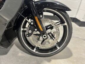2025 Harley-Davidson® Street Glide® Ultra Iron Horse Metallic / Vivid Black - Black Finish  thumb 2