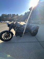 2025 Harley-Davidson® Freewheeler® Vivid Black thumb 1