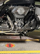 Harley-Davidson® Street Glide Limited 2026 FLHXL OLIV STL MTL/BLK W/ PINSTRI thumb 3