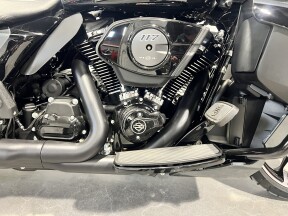 2025 Harley-Davidson® Street Glide® Ultra Iron Horse Metallic / Vivid Black - Black Finish  thumb 1