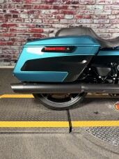 Harley-Davidson® Street Glide® 2026 FLHX TEAL THUNDR/BLK W/ PINSTRIP thumb 1