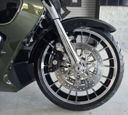2026 Harley-Davidson® Street Glide® thumb 2